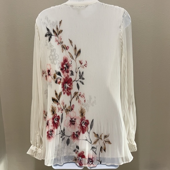 White House Black Market Pleated Blouse - Picture 2 of 13